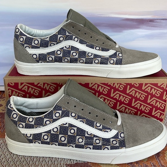 Vans Shoes - Vans WMNS Old Skool
Geo Trek Olive
VN0007NTOLV
Sneakers